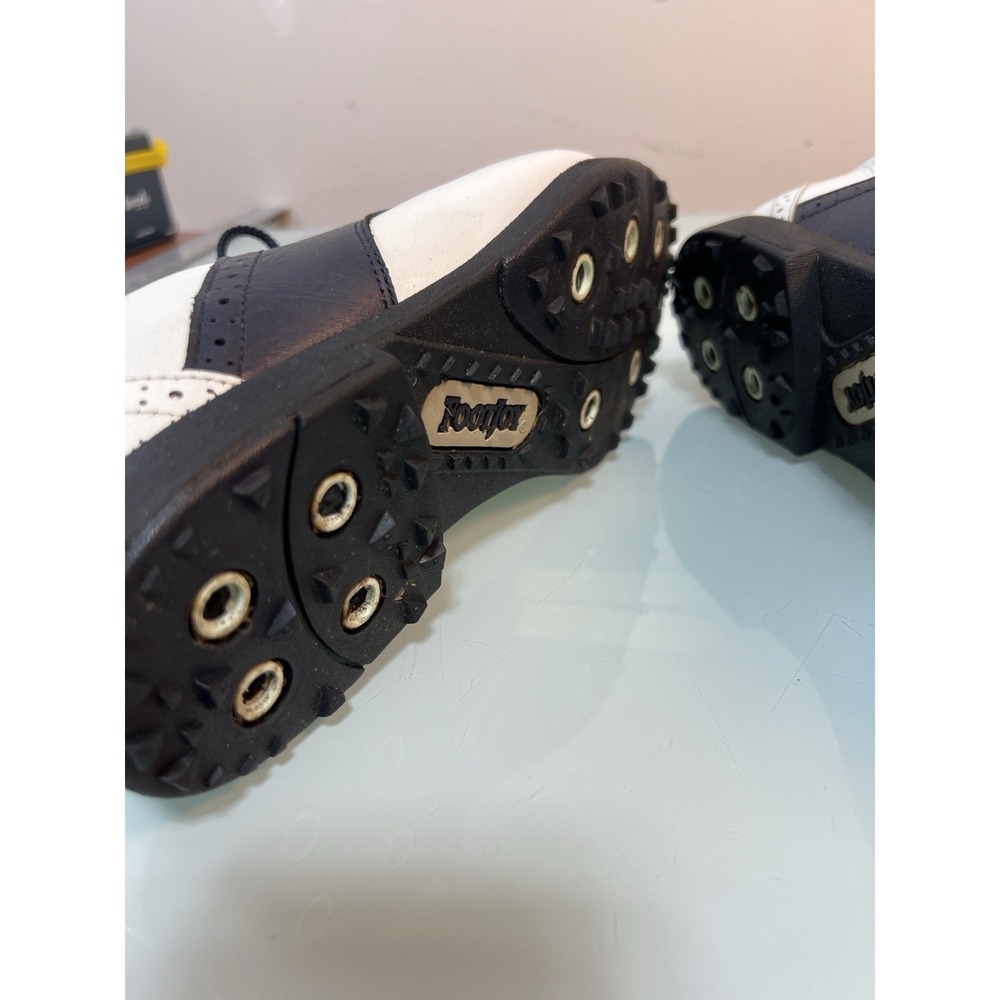 FootJoy Golf Shoes Men's 9W White Black Saddle Kiltie Classic Spikes - Picture 5 of 12